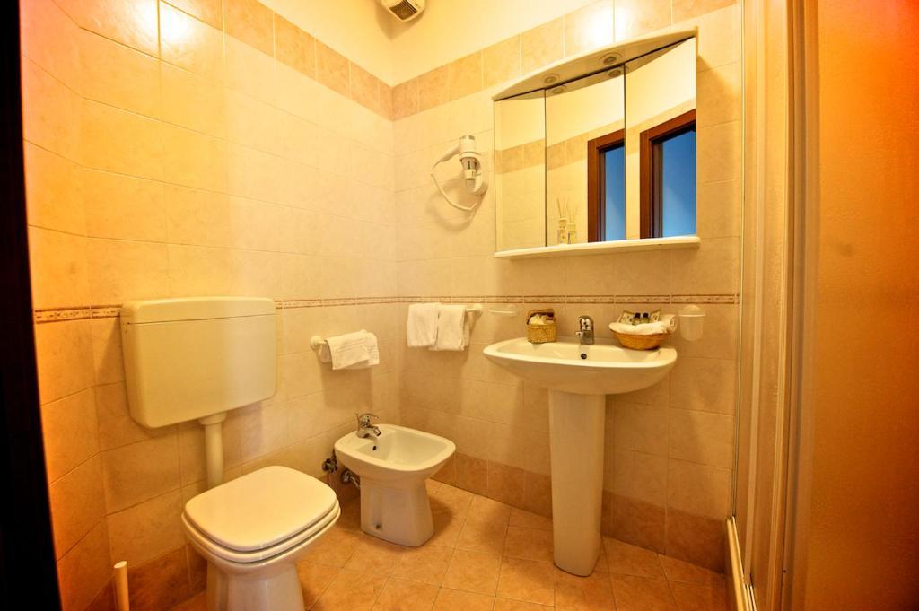 Hotel La Bussola Муджа Номер фото
