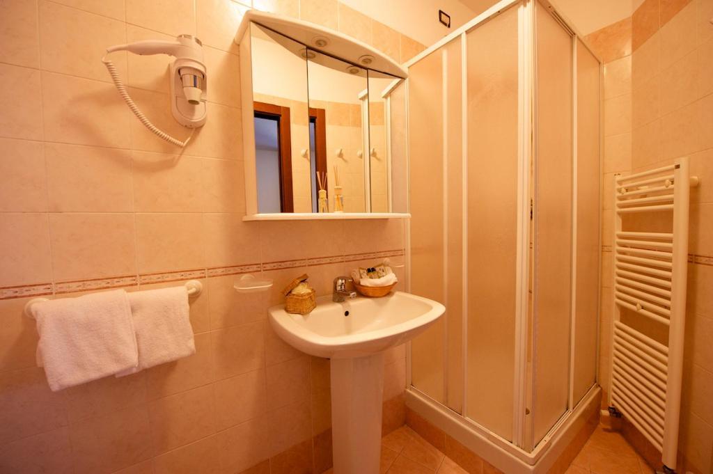 Hotel La Bussola Муджа Номер фото