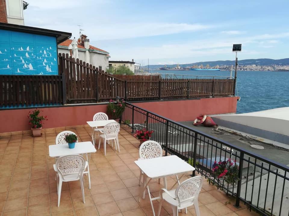 Hotel La Bussola Муджа Экстерьер фото